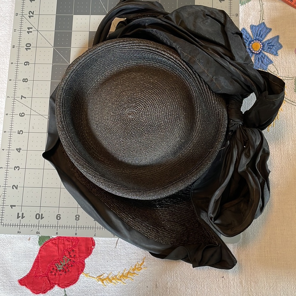 Vintage suffragette style hat (1915) black woven hat with black statement bow - Picture 9 of 11